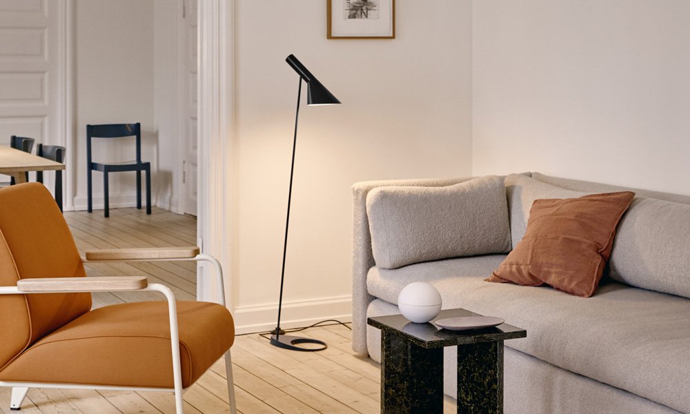 AJ フロアランプ / ブラック 真鍮ポリッシュLouis Poulsen（ルイス