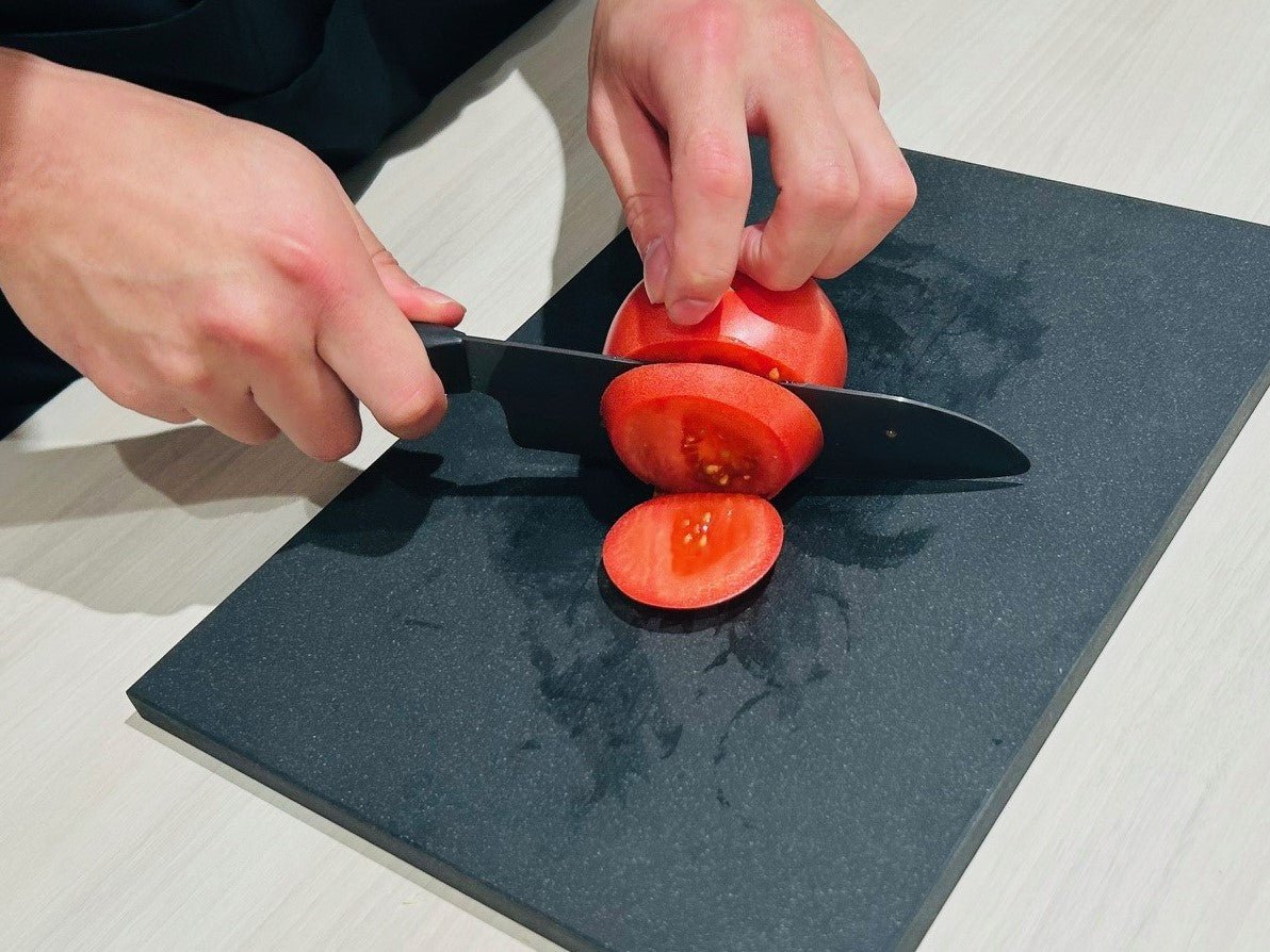 新発売】まな板『ブラックカッティングボード』とは？ – 京セラ